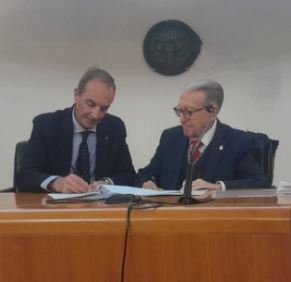 Firma protocollo Zimbalatti e Gil Aluja